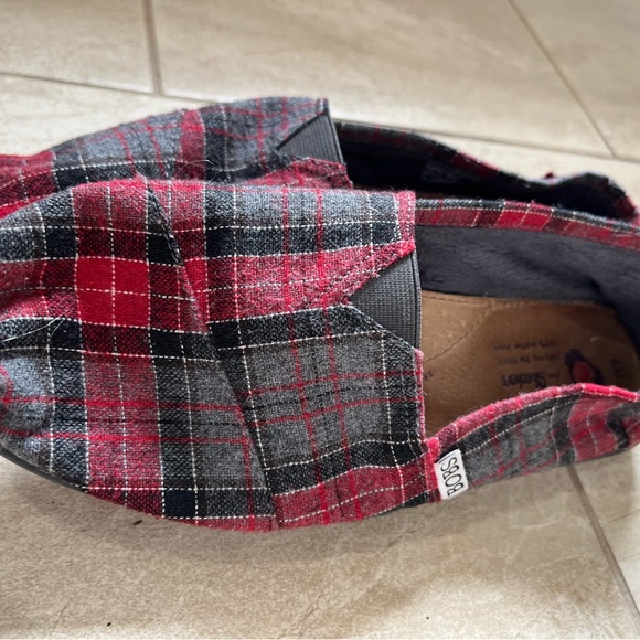 Bobs (9.5) Red and Gray - Picture 4 of 6